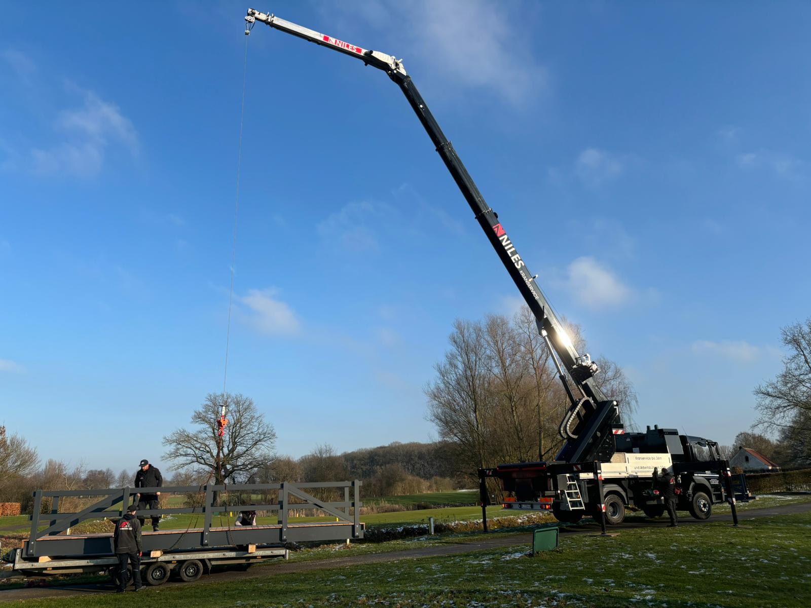 Niles LKW-Kran Böcker – Arbeitsbühne und Kranservice Niederrhein